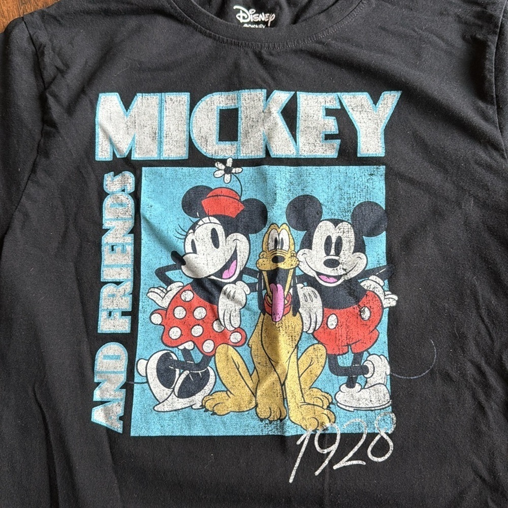 Disney Mickey and friends Tshirt unisex size large